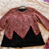 Pull rouge et noir