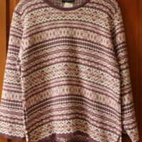 Pull violet et blanc