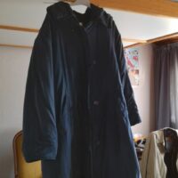 Manteau bleu foncé léger en soie